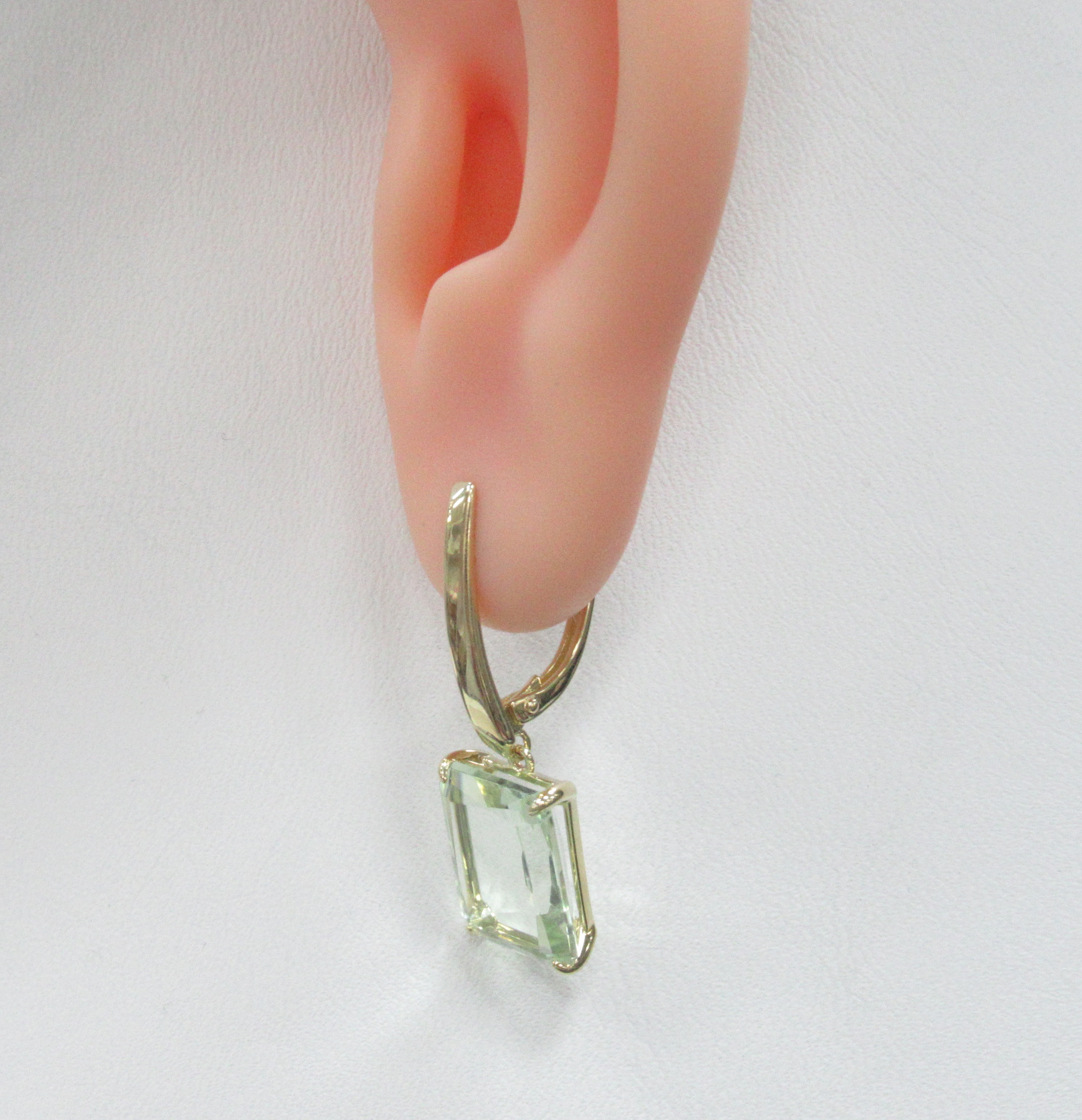 Серьги из желтого золота с зелеными аметистами